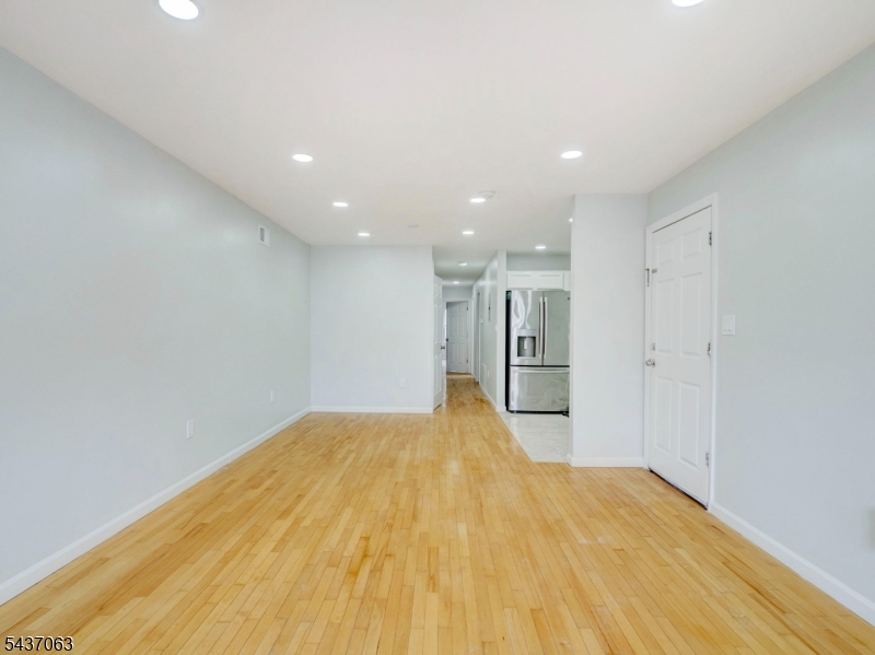 190 S 11th St 1 Property Photo 2