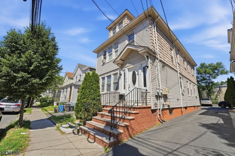 23 Orchard St Property Photo 2