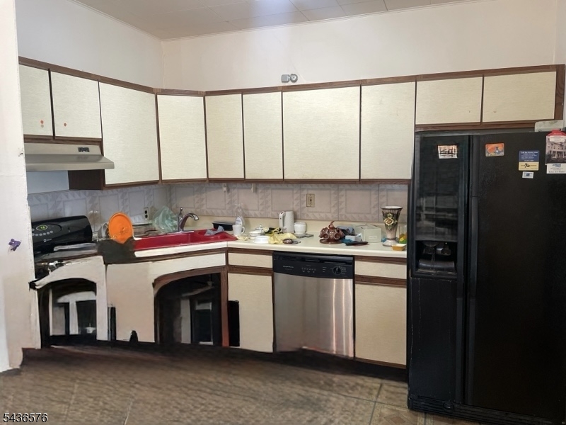 96 Hillside Ave Property Photo 25