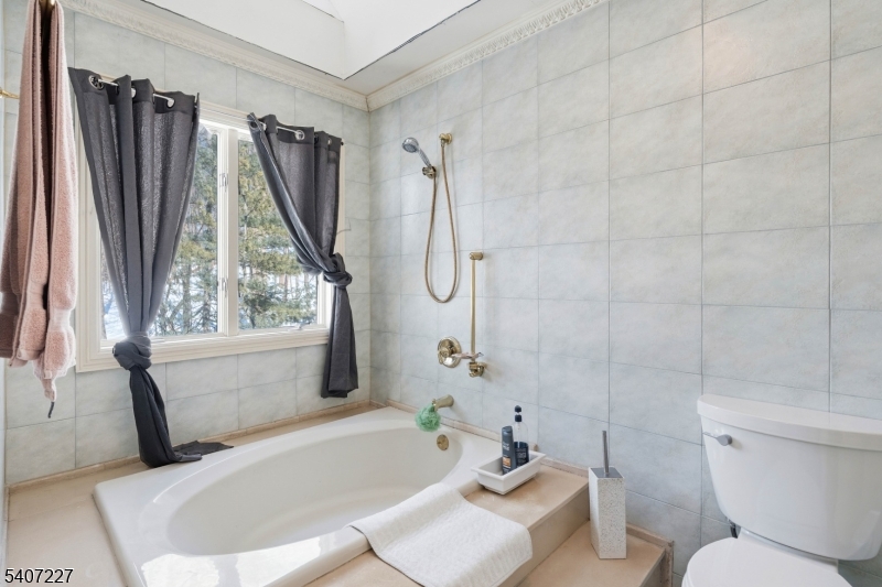 12 E Saddle River Rd Property Photo 28
