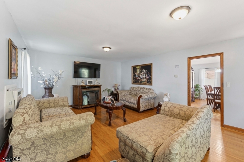 72 Clarendon Pl Property Photo 8