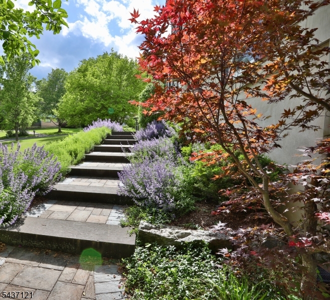 13 Raritan Dr Property Photo 3