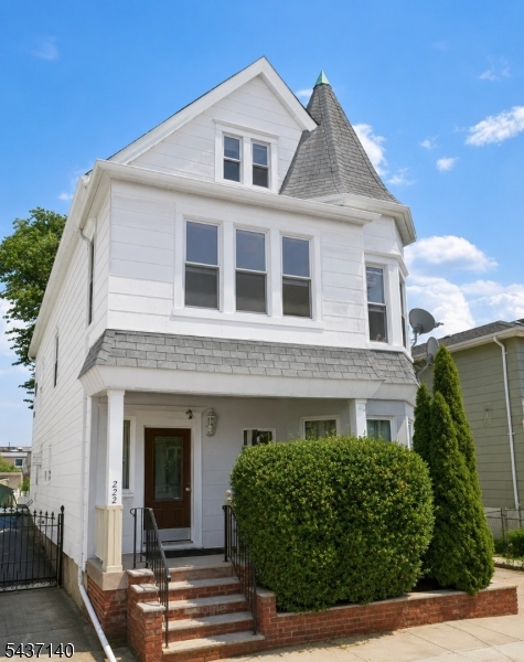222 Devon St Property Photo 1