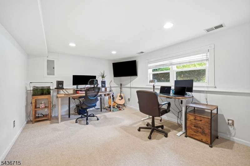 8 Nottingham Drive Property Photo 18