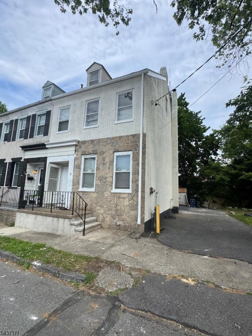 8 Hanover St Property Photo 2