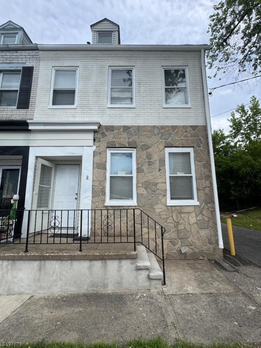 8 Hanover St Property Photo 3