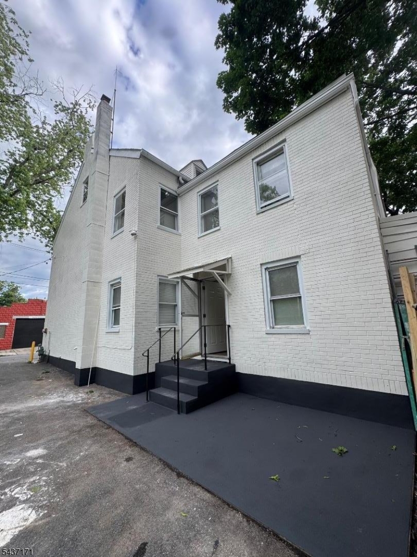 8 Hanover St Property Photo 6