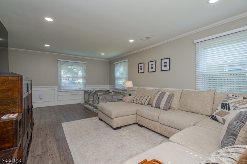 60 Midvale Ln Property Photo 5