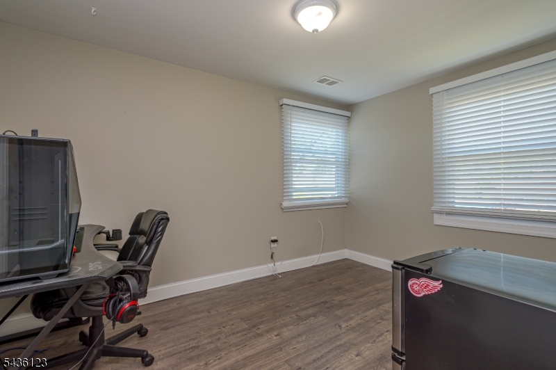 60 Midvale Ln Property Photo 22