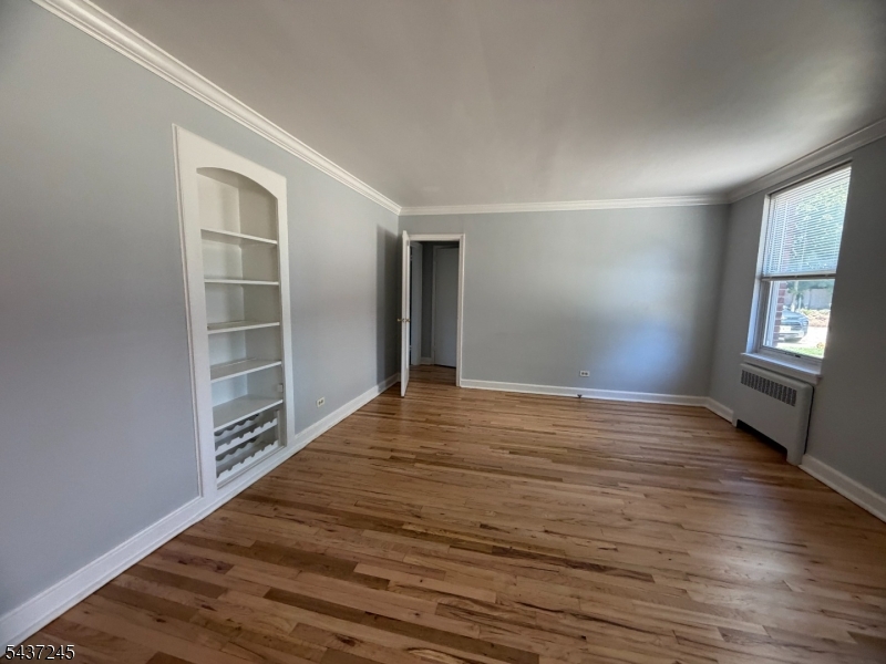 160 Gordonhurst Ave J2 Property Photo 4
