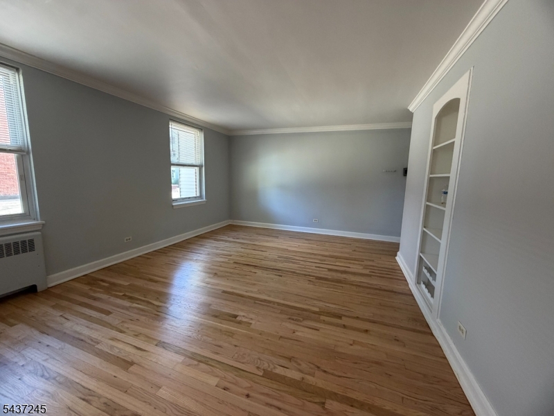 160 Gordonhurst Ave J2 Property Photo 6