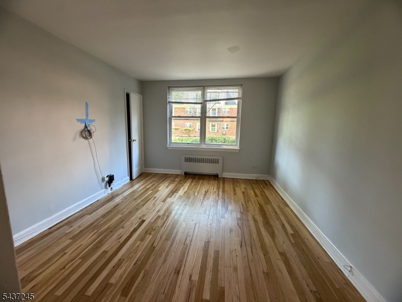 160 Gordonhurst Ave J2 Property Photo 7