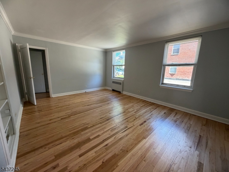 160 Gordonhurst Ave J2 Property Photo 8