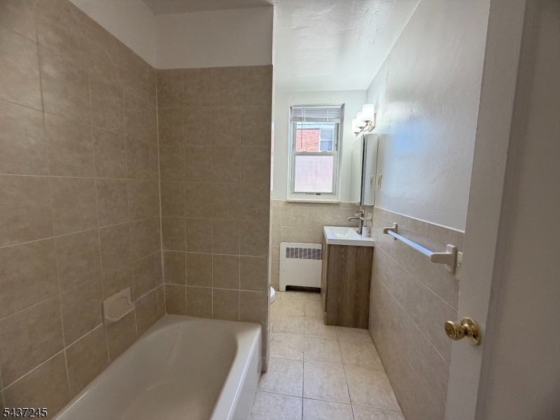 160 Gordonhurst Ave J2 Property Photo 9