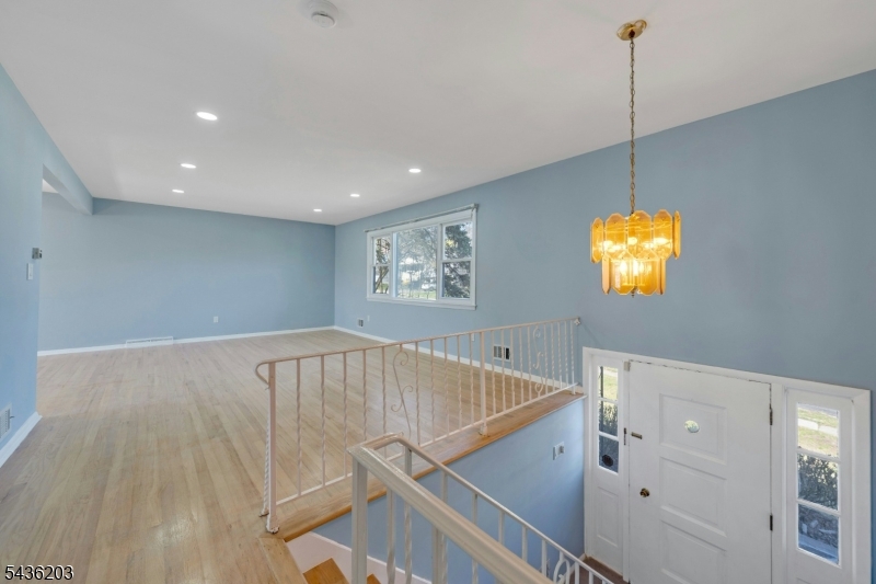 162 Grove Ave Property Photo 3