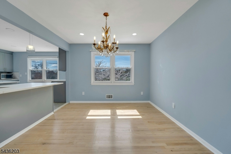 162 Grove Ave Property Photo 4
