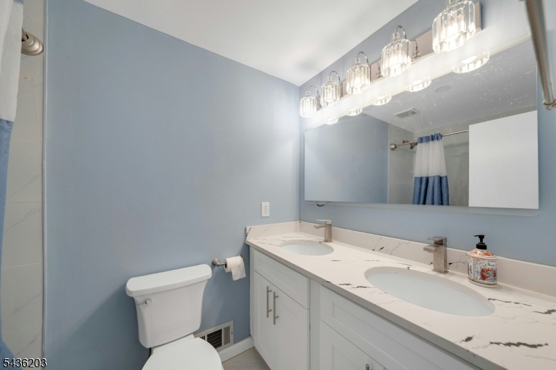 162 Grove Ave Property Photo 11