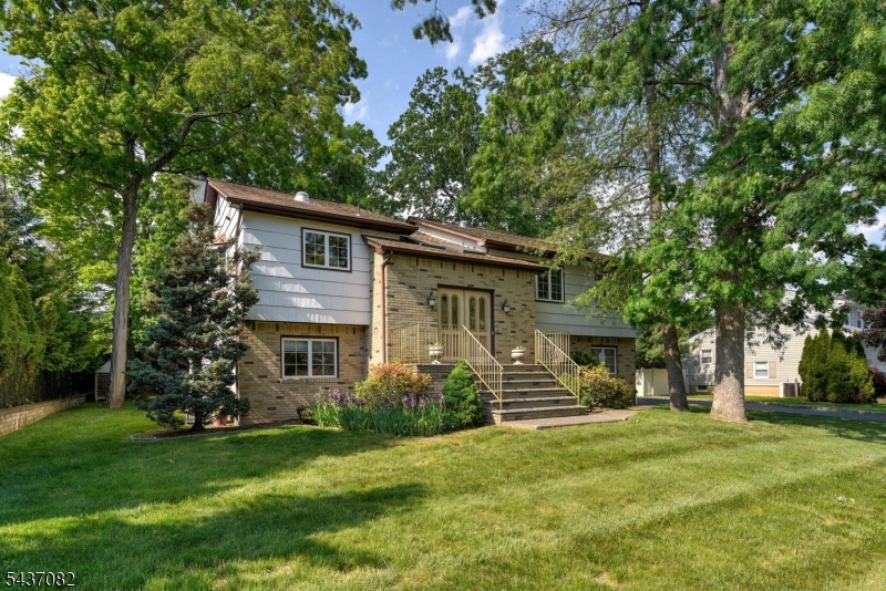 11 Yellow Brick Rd Property Photo 1