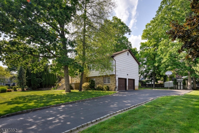 11 Yellow Brick Rd Property Photo 4