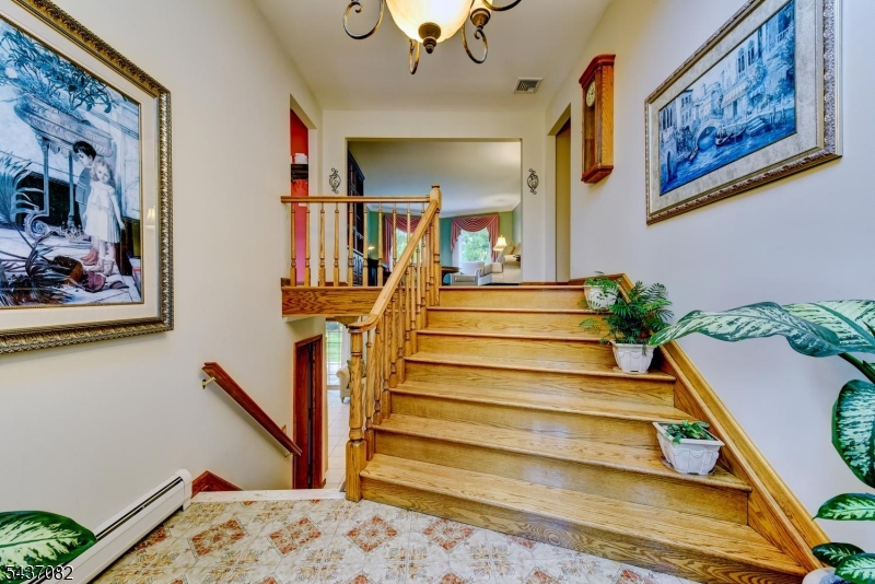11 Yellow Brick Rd Property Photo 6