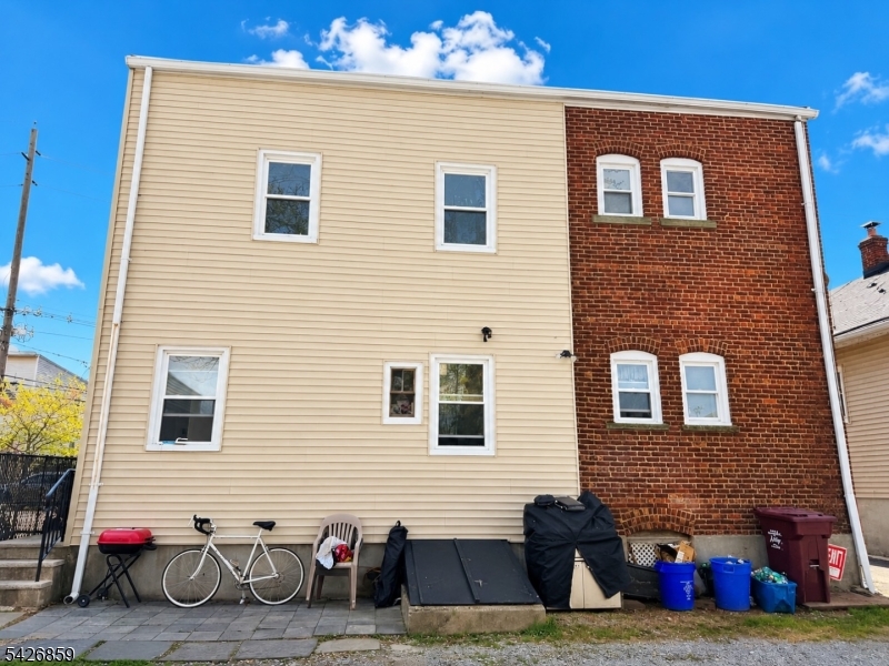 98 E Centre St Property Photo 2