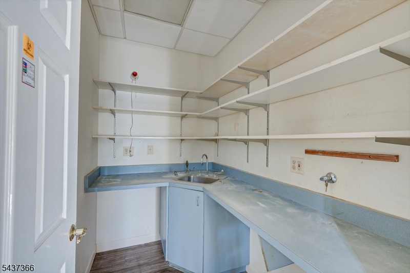 2412 Plainfield Ave Property Photo 18