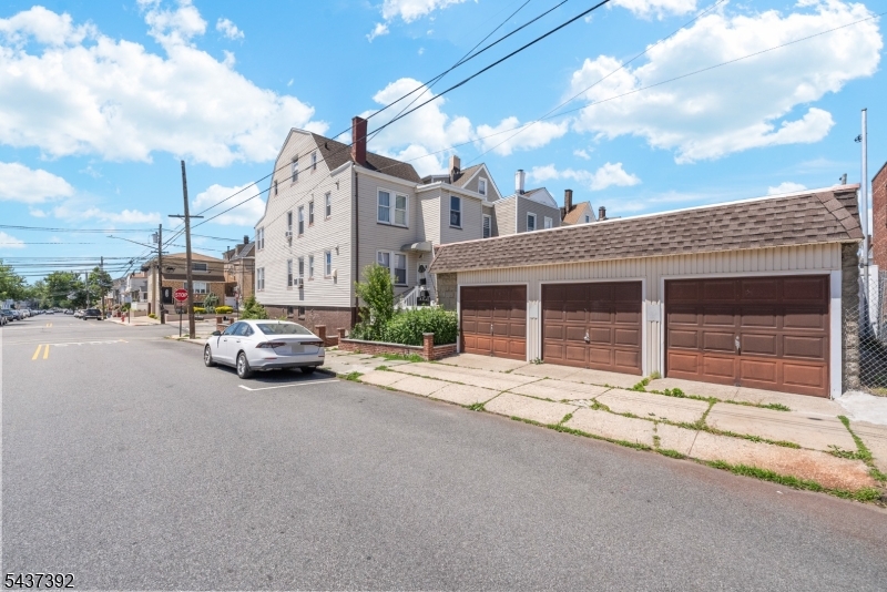 105 Bergen Ave Property Photo 1