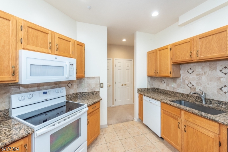 1101 Richmond Rd 101 Property Photo 11