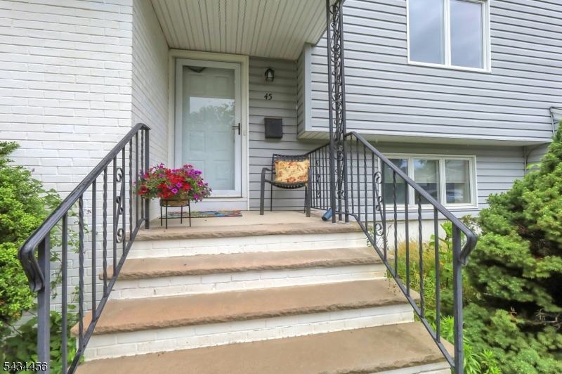 45 Kershner Pl Property Photo 4