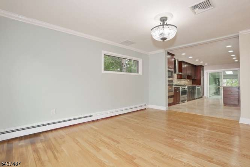 96 Wilson Ave Property Photo 6