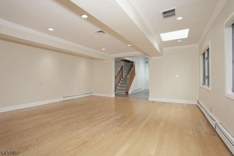 96 Wilson Ave Property Photo 8