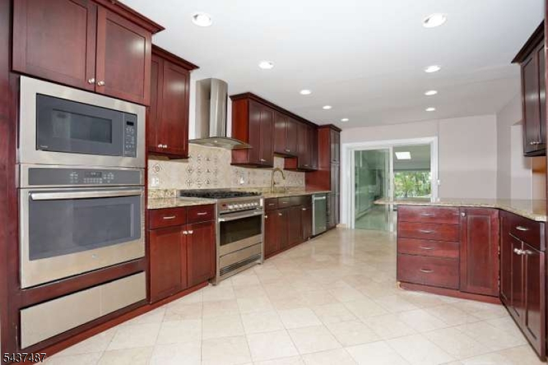 96 Wilson Ave Property Photo 9