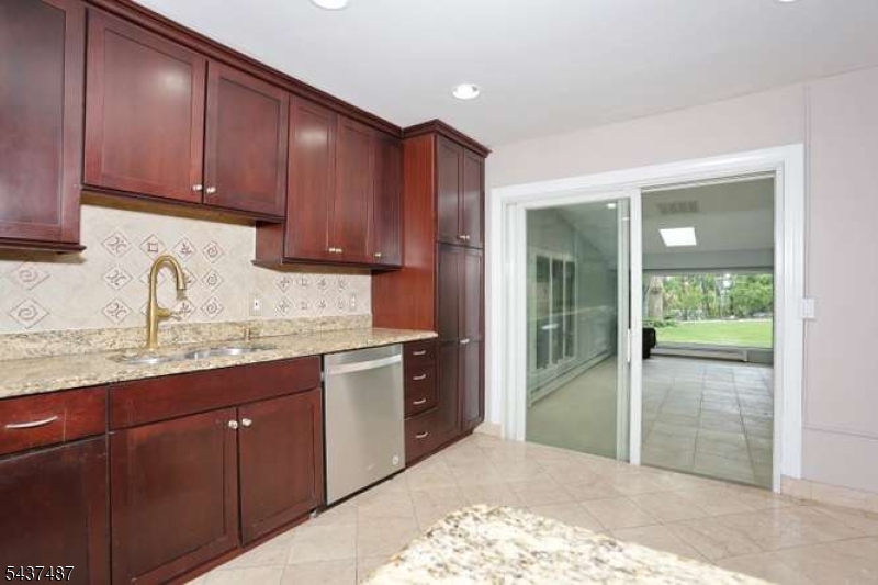 96 Wilson Ave Property Photo 10
