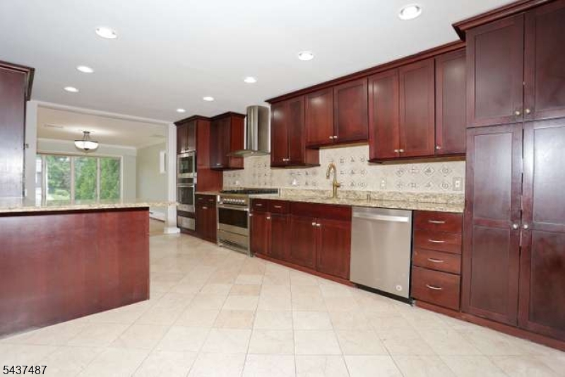 96 Wilson Ave Property Photo 11