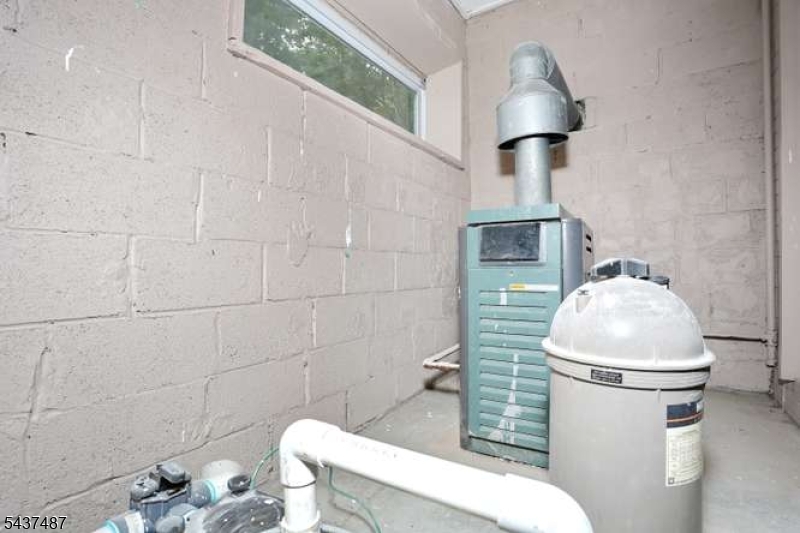 96 Wilson Ave Property Photo 38