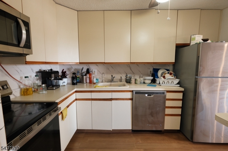 10 N Wood Ave 519 Property Photo 7