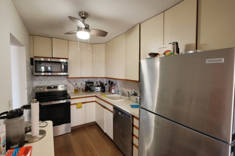 10 N Wood Ave 519 Property Photo 8