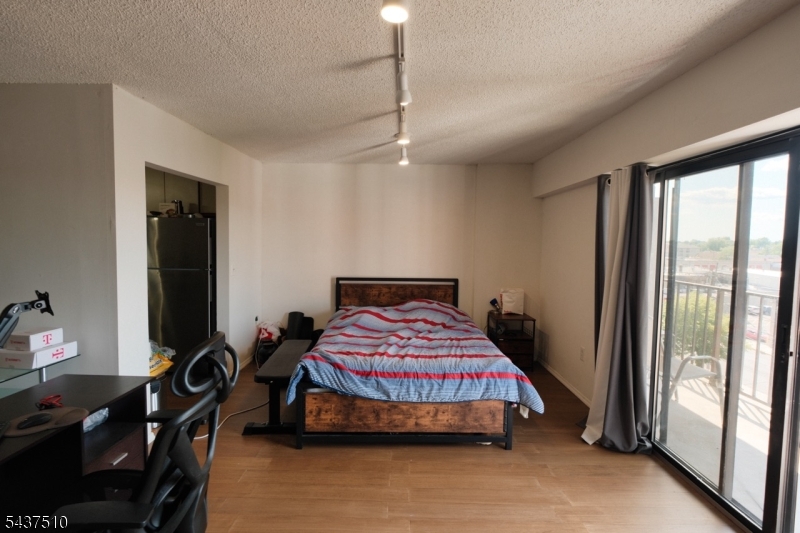 10 N Wood Ave 519 Property Photo 10