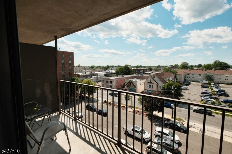 10 N Wood Ave 519 Property Photo 14