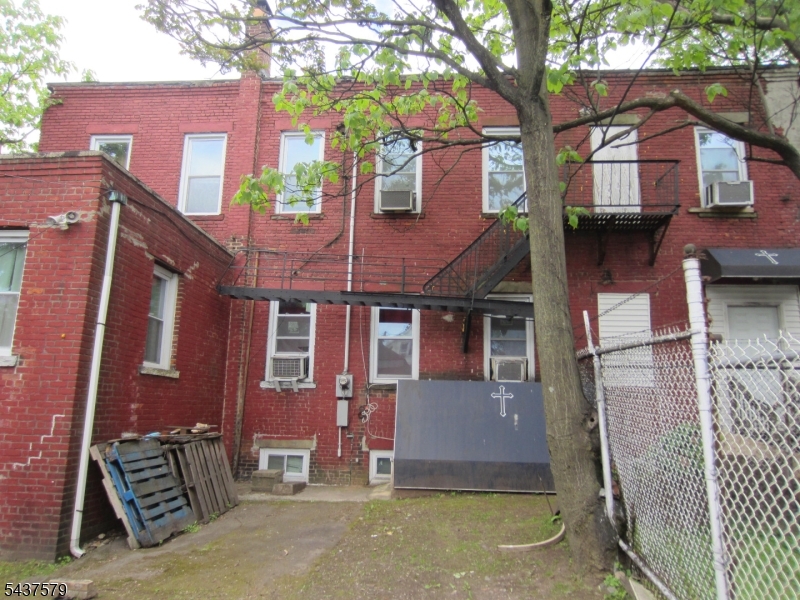 130 S 6Th St Property Photo 1