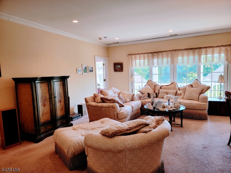 40 Schmidt Cir Property Photo 6