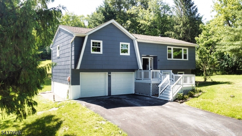 43 Courtland Dr Property Photo 1
