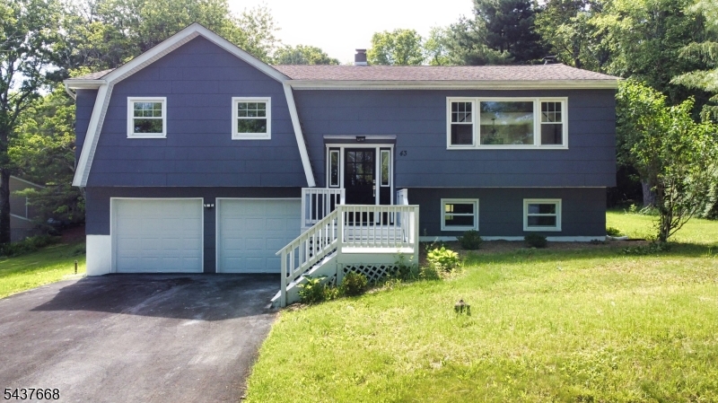 43 Courtland Dr Property Photo 2