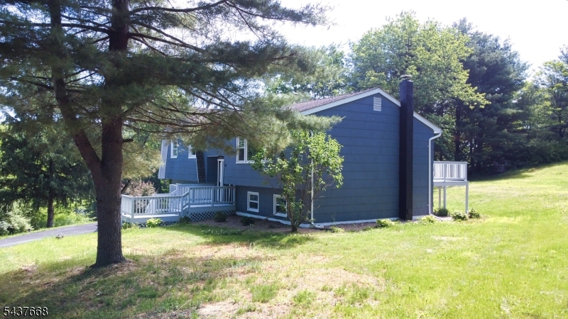 43 Courtland Dr Property Photo 4