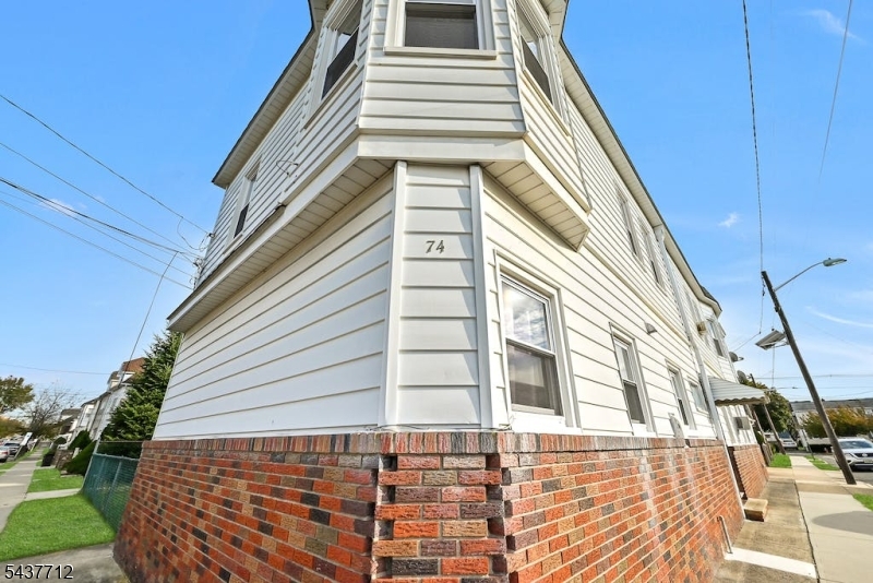 74 Plauderville Ave 3 Property Photo 1