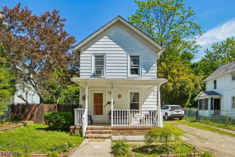 37 Stoll St Property Photo 1