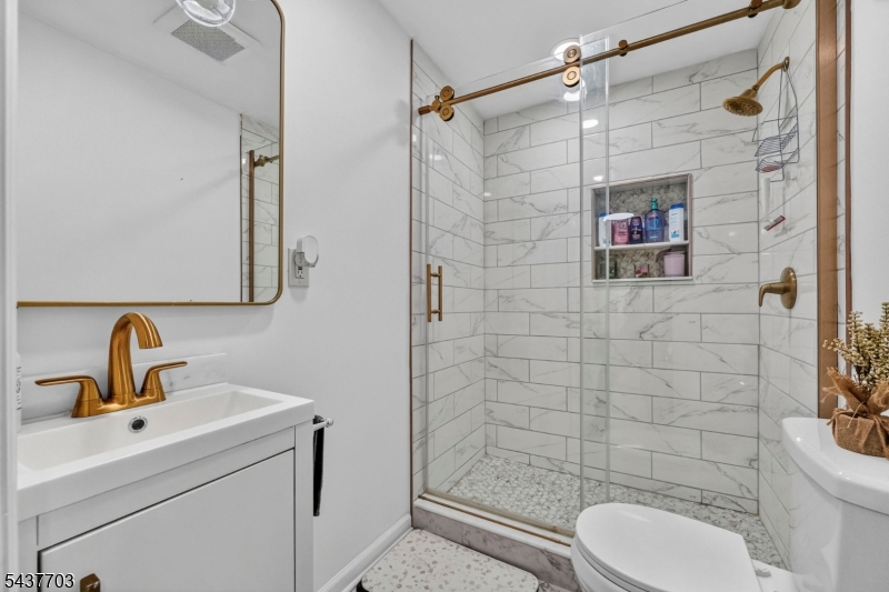 31 Monmouth Rd Property Photo 10