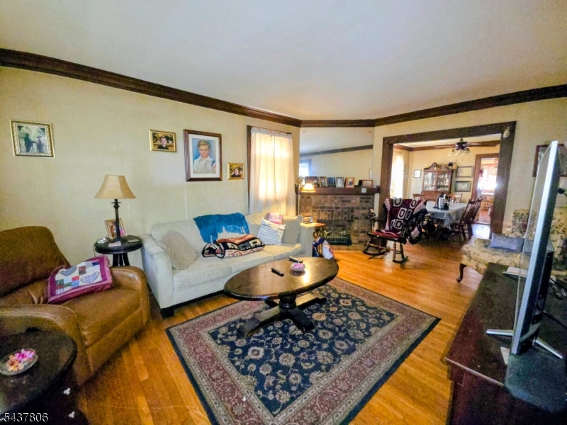 2218 Berwyn St Property Photo 4