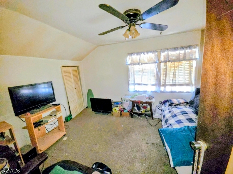 2218 Berwyn St Property Photo 14