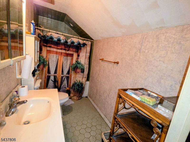 2218 Berwyn St Property Photo 18